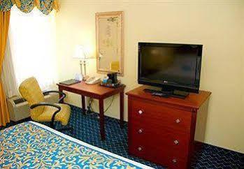 Hotel Baymont By Wyndham Midtown Savannah