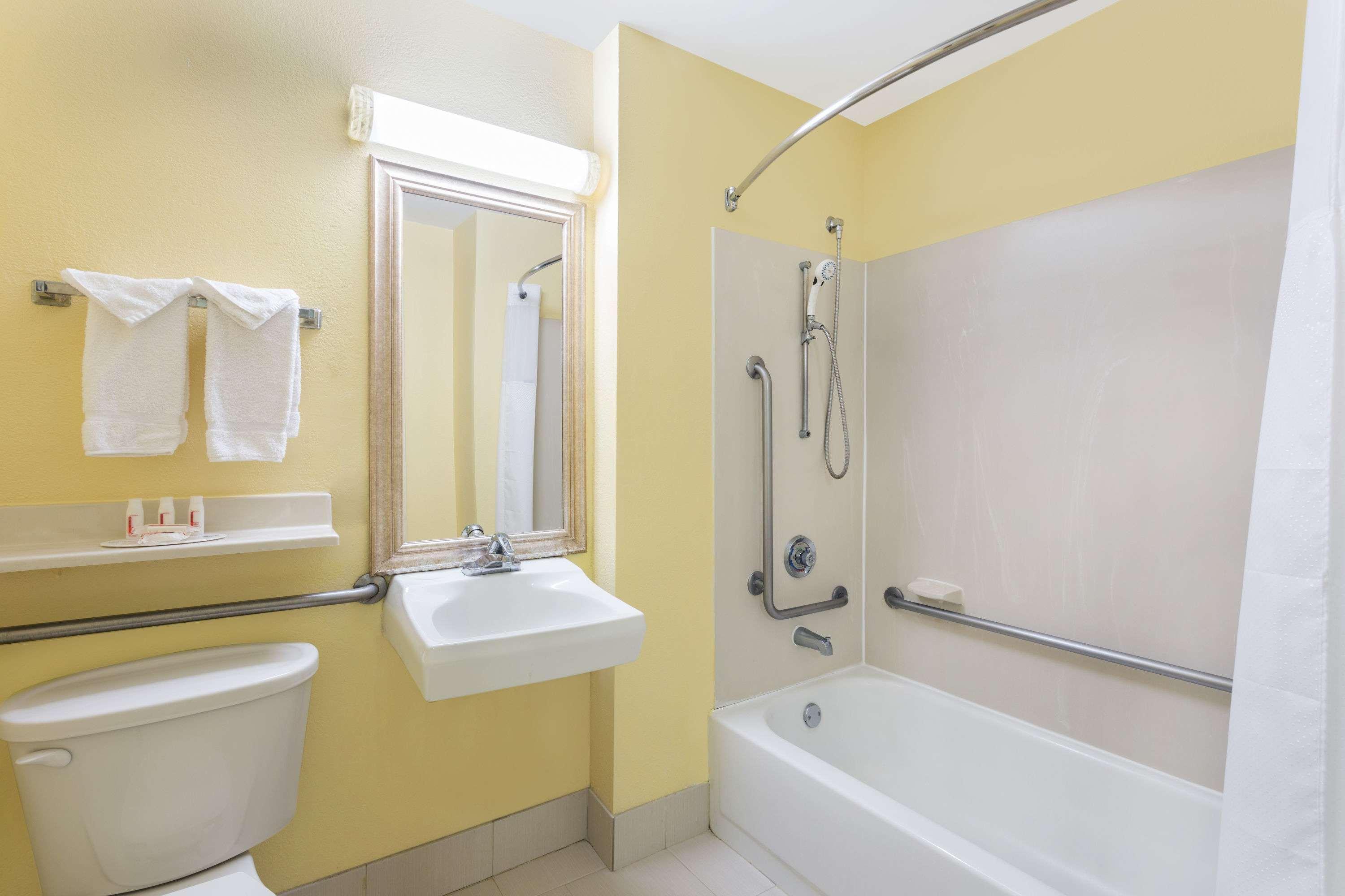 Baymont By Wyndham Midtown Hotel 3*
