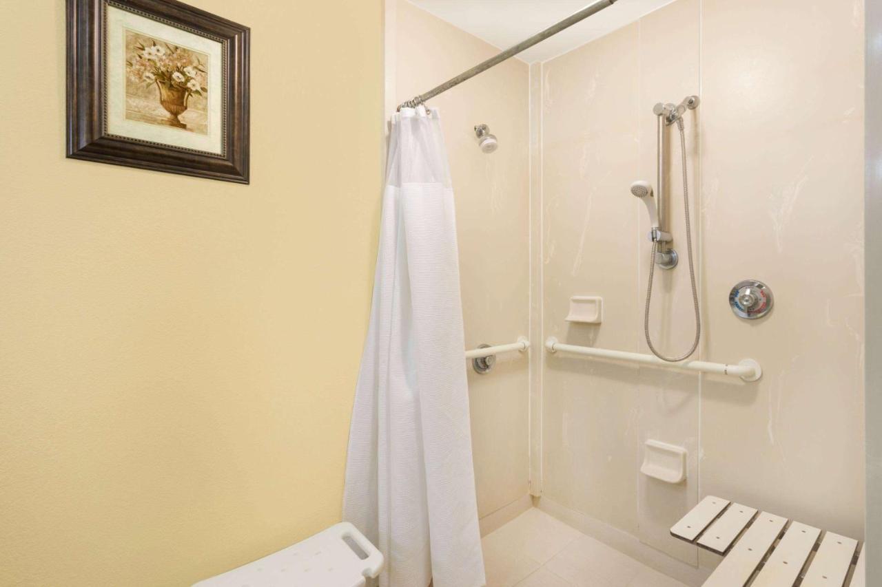 Baymont By Wyndham Midtown Hotel 3*